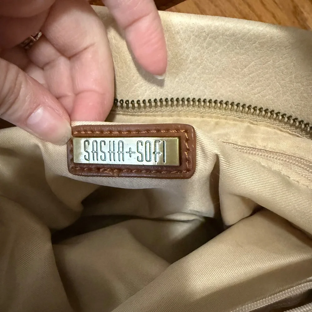 Sasha Sofi discover everyday